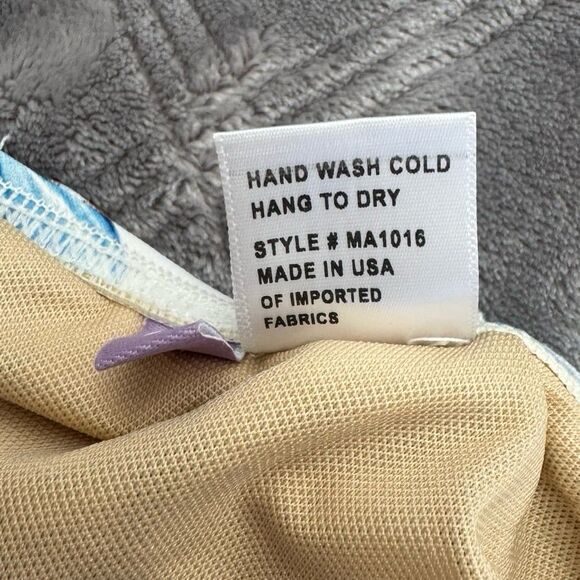 NWOT Paper Sails Deep V Croatia One-Piece Size Small - Picture 10 of 10